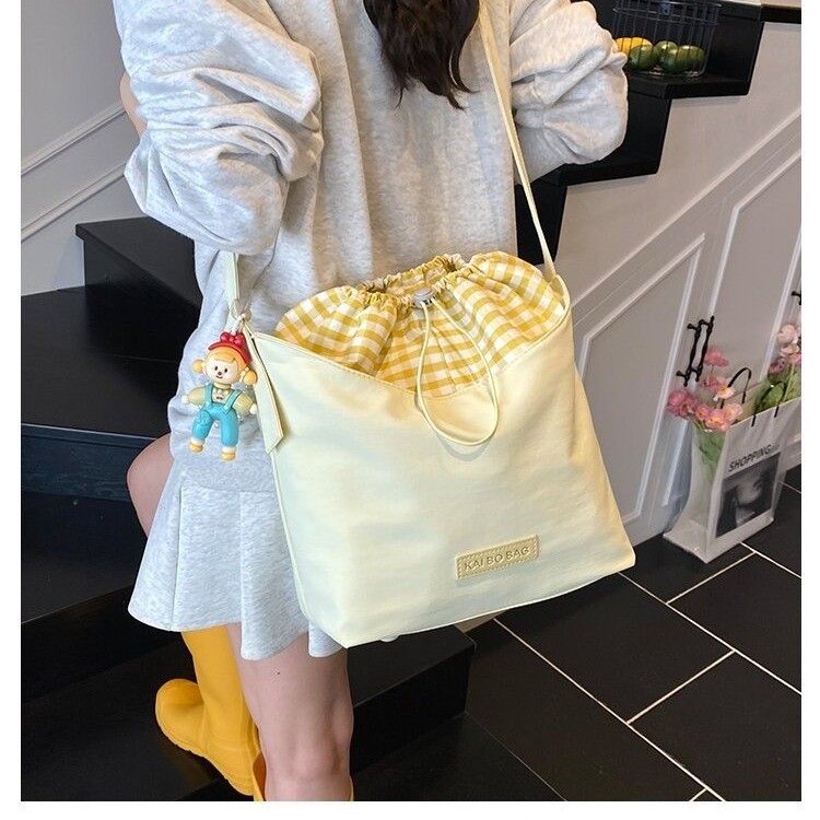 Casual large capacity bag for women with lightweight, simple and versatile crossbody bag commuting one-shoulder tote bag cloth bag