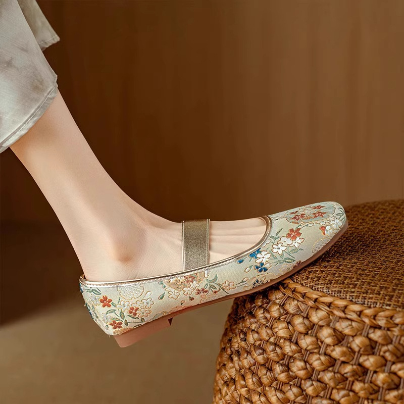 Spring and Autumn New Chinese Style Embroidered Mary Jane Shoes Women's Toe Single Shoes Light Mouth Flat Shoes Soft Sole Comfortable