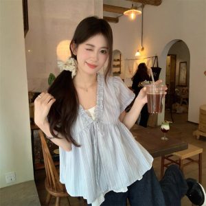 Real shot of summer necklace, lace-up, blue striped fake two-piece short-sleeved shirt