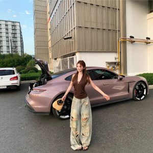 Real shot of halter neck and neck strap top for women heavy industry ink splashing old retro ripped jeans floor trousers