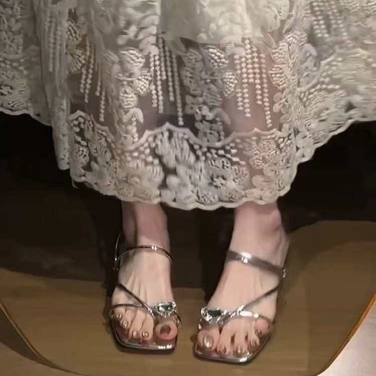 Soft leather version! Wear high-end silver rhinestone clip-on thick heels on the outside, so you can wear beautiful sandals on the outside in summer