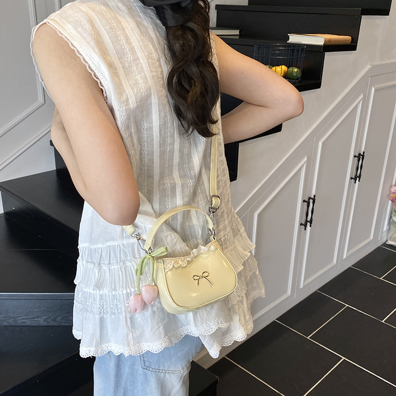 Outdoor single niche design shoulder bag for women trendy high-end style and versatile crossbody bucket bag