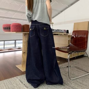 Real-life photo of loose and slimming water washing blue-padded floor jeans for women casual and versatile wide-leg pants